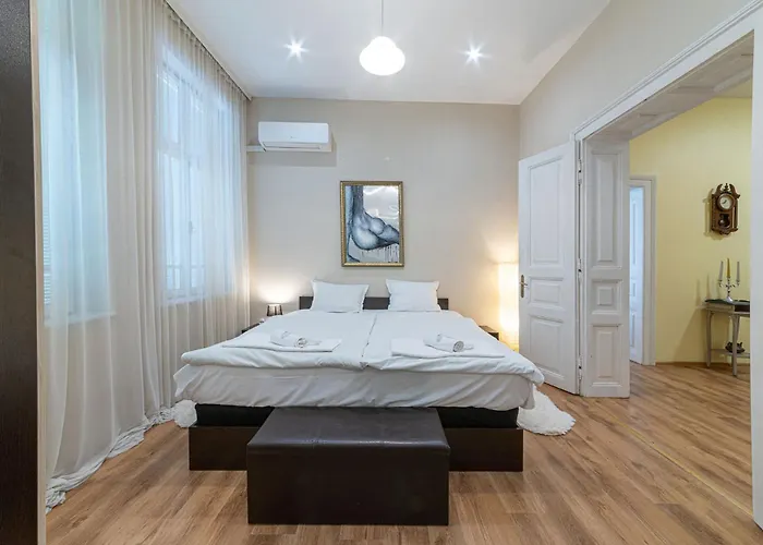 Apo - Center By Flat Manаger